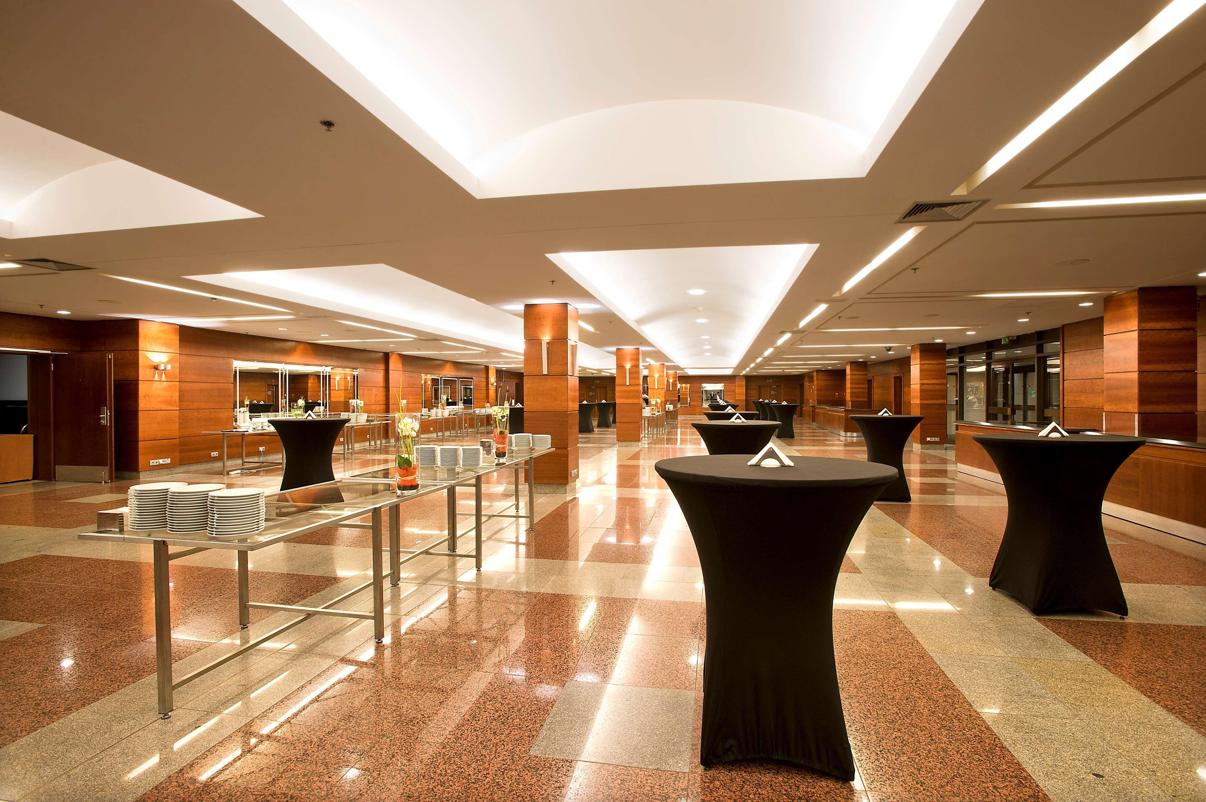 Hilton Prague Hotel Exterior foto The lobby of the InterContinental Vienna